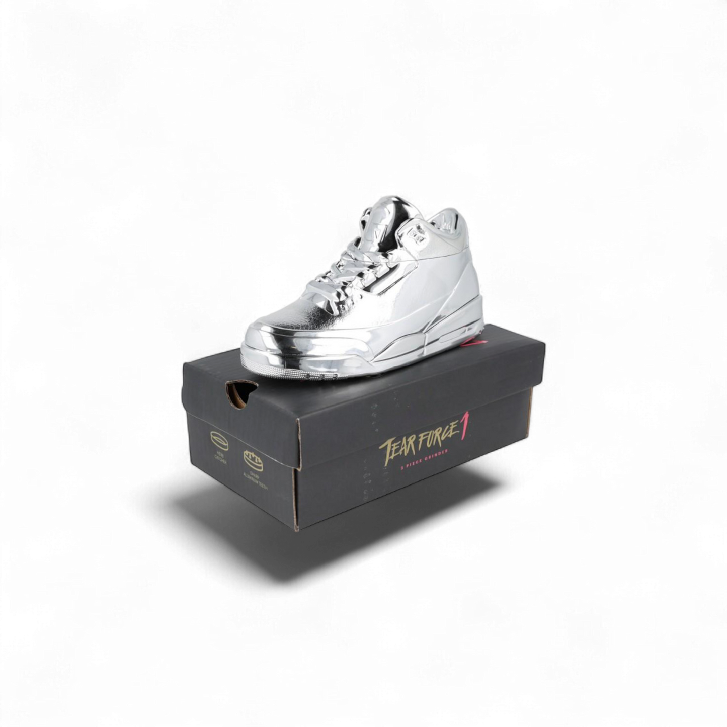 Grinder "Tear Force" – 3-teilig – silberner Sneaker – 15 cm – im Karton
