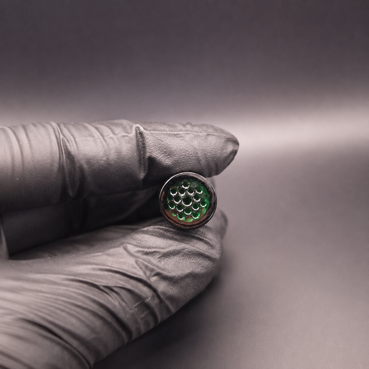 Grüner Glas Tip von Proper Doinks mit Defect Charakter