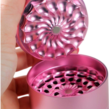 CNC-Blumen-Grinder geöffnet, 5-teilig, mit Mahlwerk und Auffangkammern, erhältlich bei Pief-Leaf®