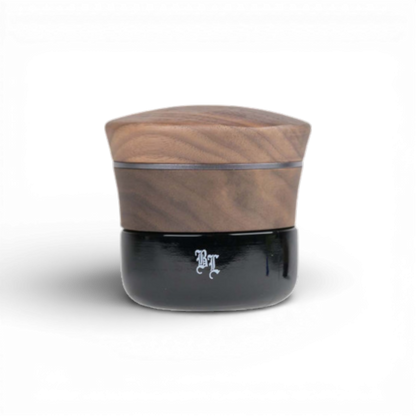 Black Leaf Violettglas Grinder Detailaufnahme