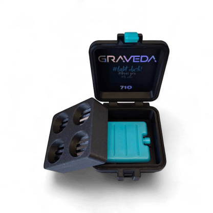 TerpCooler geöffnet mit Kühlakku und vier Jars, biologisch abbaubar