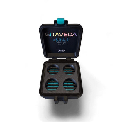 TerpCooler in Schwarz mit Platz für vier 5ml Jars, biologisch abbaubar, mit Kühlakku – ideal für Rosin und Wax unterwegs.