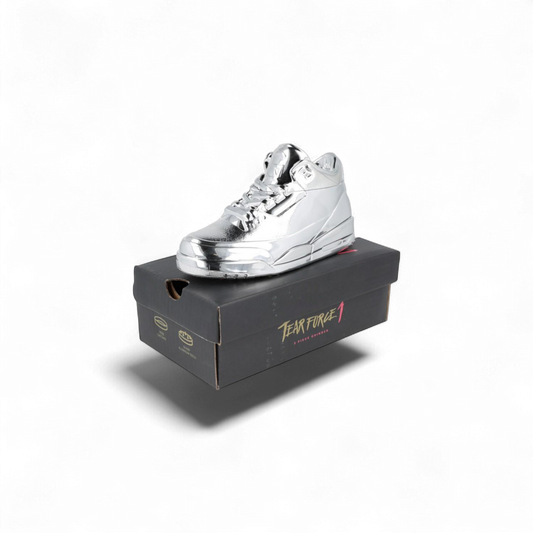 Grinder "Tear Force" – 3-teilig – silberner Sneaker – 15 cm – im Karton