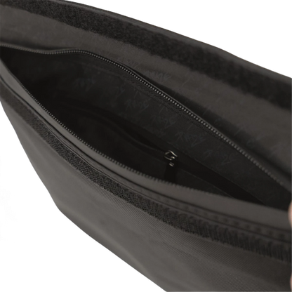 PURIZE Aktivkohletasche M – robuste Tasche in Olivgrün mit Aktivkohleschutz und stylischem Design