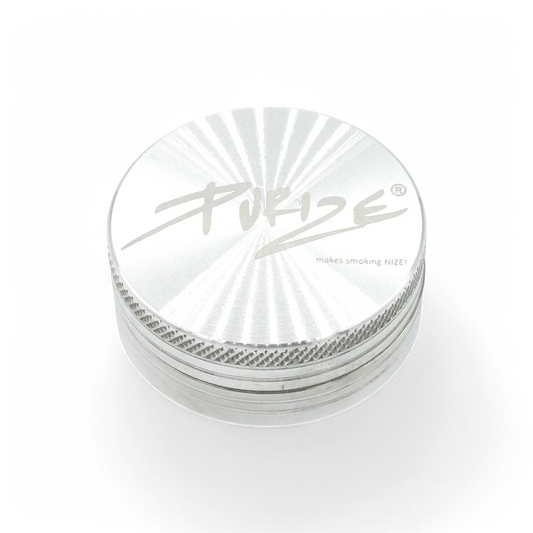 PURIZE® Grinder 2-teilig mit 50 mm Durchmesser, aus Aluminium, kompakt und langlebig.