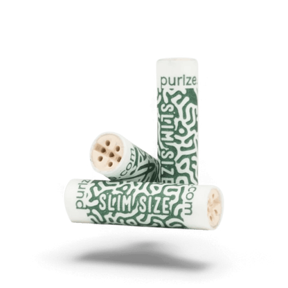 Nahaufnahme des PURIZE® Slim Aktivkohlefilters, gefüllt mit Aktivkohle aus Kokosnuss-Schalen.