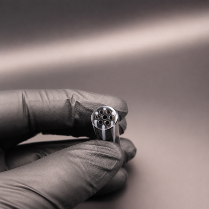 Glas Tip – 10 mm × 30 mm, 7-Loch, Schwarz-Weiß
