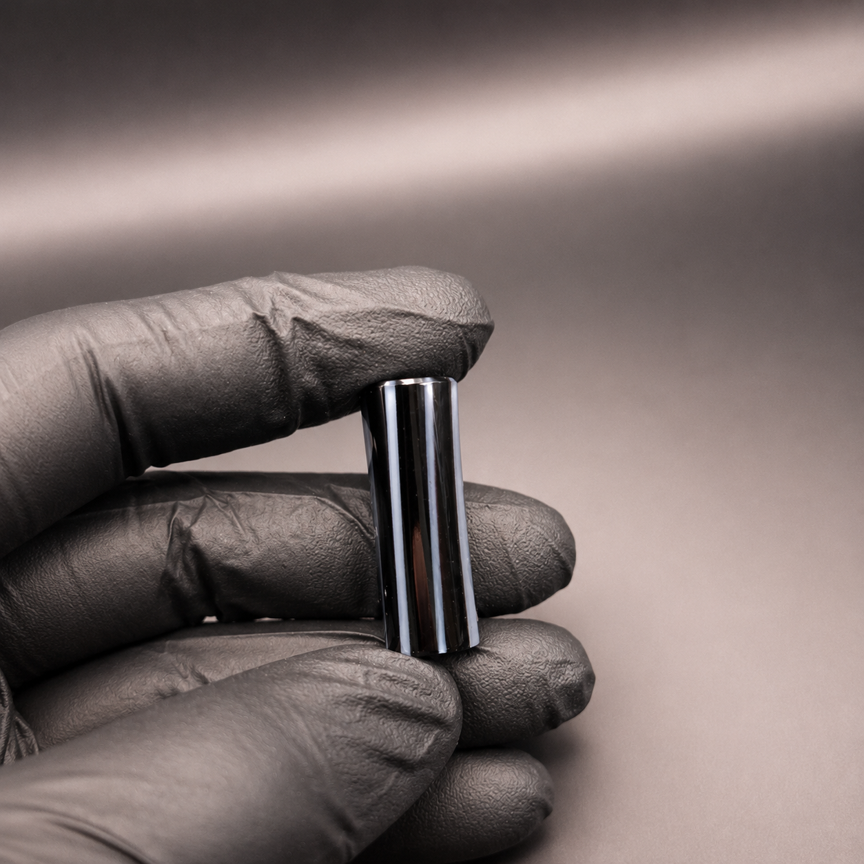 Glas Tip – 10 mm × 30 mm, 7-Loch, Schwarz-Weiß